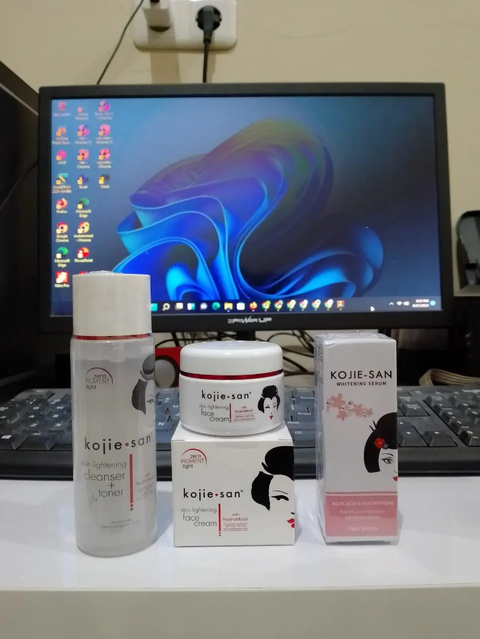 ( AKU MURAH ) New Kojie san 3 in 1 / Toner+Cleanser 100ml / Face Lightening Cream 30gr / Serum Kojiesan 25ml Original 100% BPOM Cleanser Kerutan Kotoran Membersihkan Mencerahkan Mengencangkan Muka