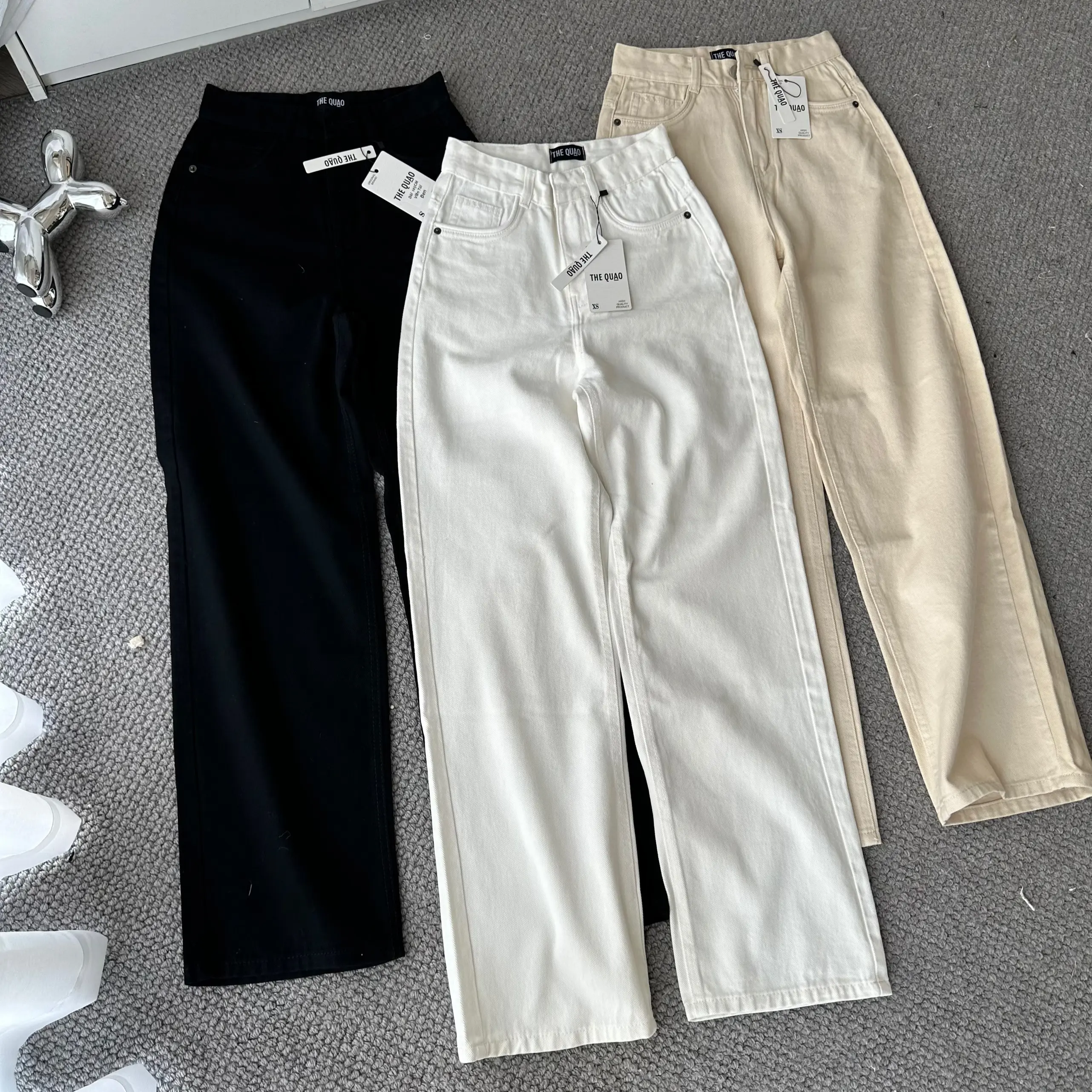 THE QUẠO - Quần Jeans Nữ Lưng Cao Ống Rộng Viền Túi Tròn R0407_486