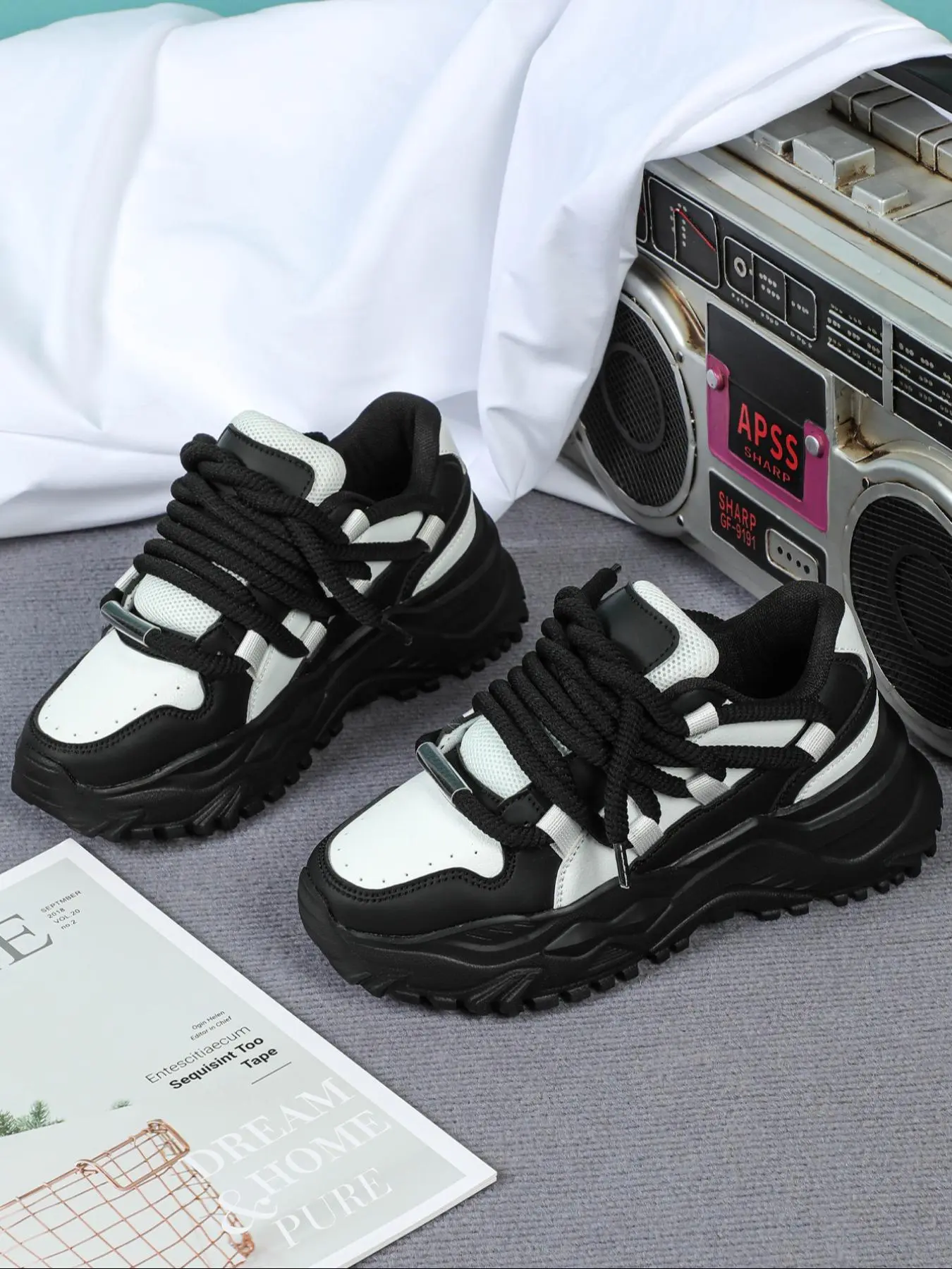Men's Fashion Colorblock Lace Up Low Top Sneakers, Casual Comfortable Breathable Sports Running Shoes, Male All-match Round Toe Chunky Sneakers for Daily Wear, Trainer