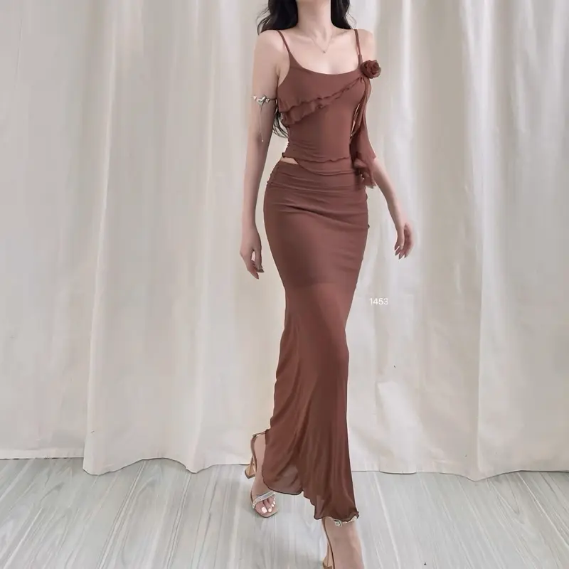 Set áo 2 dây đính hoa và chân váy chất thun lưới có lót 1