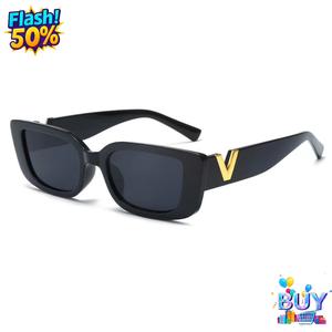แว่นกันแดดแฟชั่น สำหรับผู้หญิงและผู้ชาย สไตล์เรโทร กรอบสี่เหลี่ยม สไตล์ยุโรปและอเมริกา แว่นกันแดดตัวอักษร V ดีไซน์สวย สต็อกพร้อมใหม่ในปี 2025 สไตล์ใหม่ เหมาะสำหรับผู้ชายและผู้หญิง
