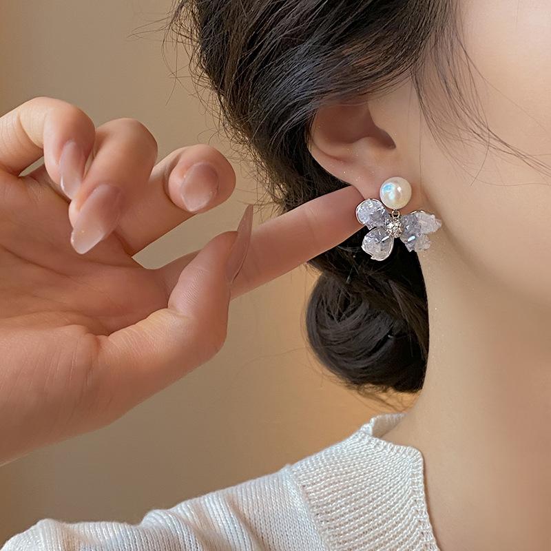Product Introduction of Gradient Crystal Flower Earrings for Women - French Chic & Versatile Design, Lightweight & Elegant, Perfect Gift for Thai Festivals, Ideal for Fashion-Forward Women 17