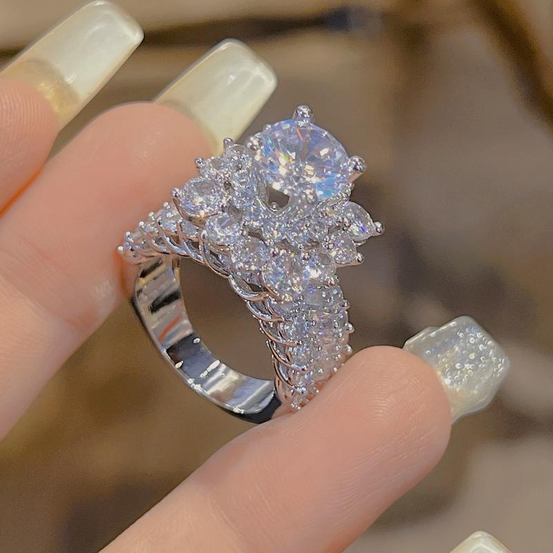 Nhẫn nữ hoàng mặt vuông siêu sáng sang trọng