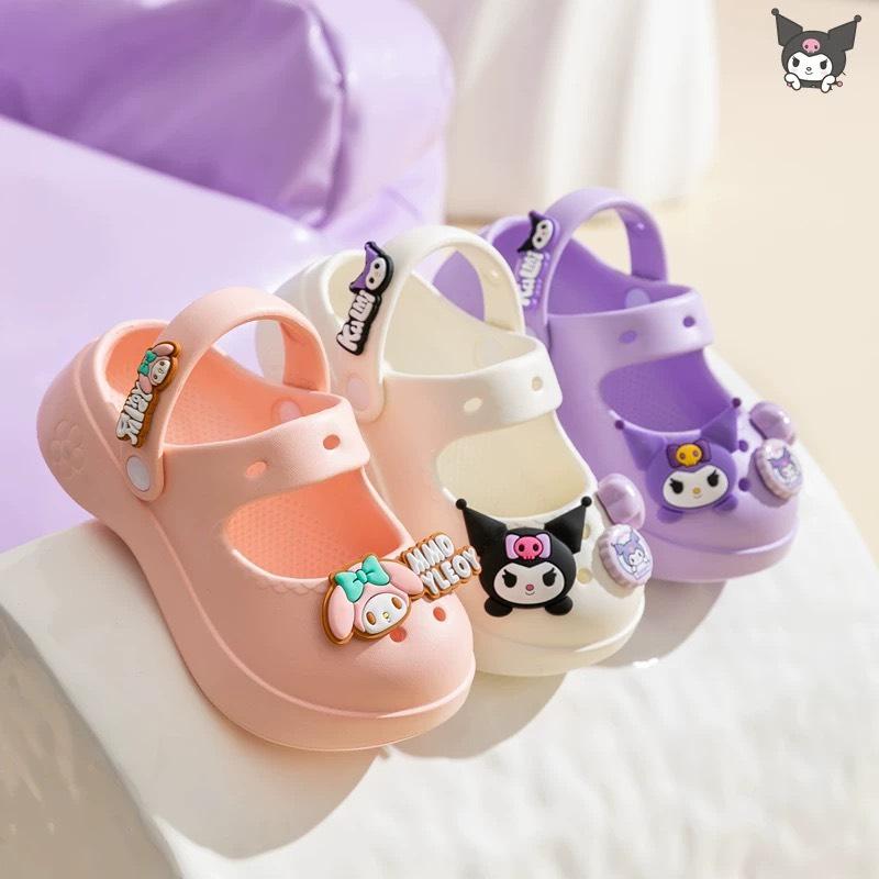 Dép Sục Cho Bé Gắn Charm (LÙI 1 SZ) Gấu Dâu Siêu Đẹp Mềm Êm Chân Dép Quảng Châu(Mã 6217)