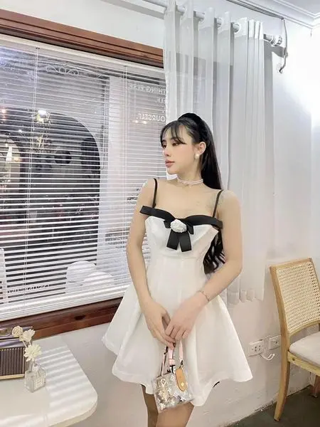 Đầm xoè 2 dây kèm tag hoa bao xinh