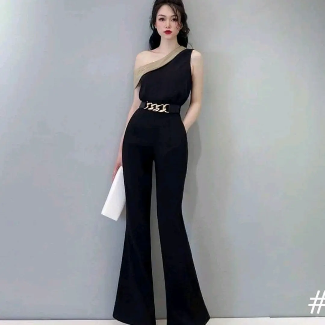 Jump lệch vai ống loe phôi kem có túi ,gắng sẵn khóa ngang eo ,dáng dài chấm đất Nữ jum  lụa jum  jean Nhung Voi