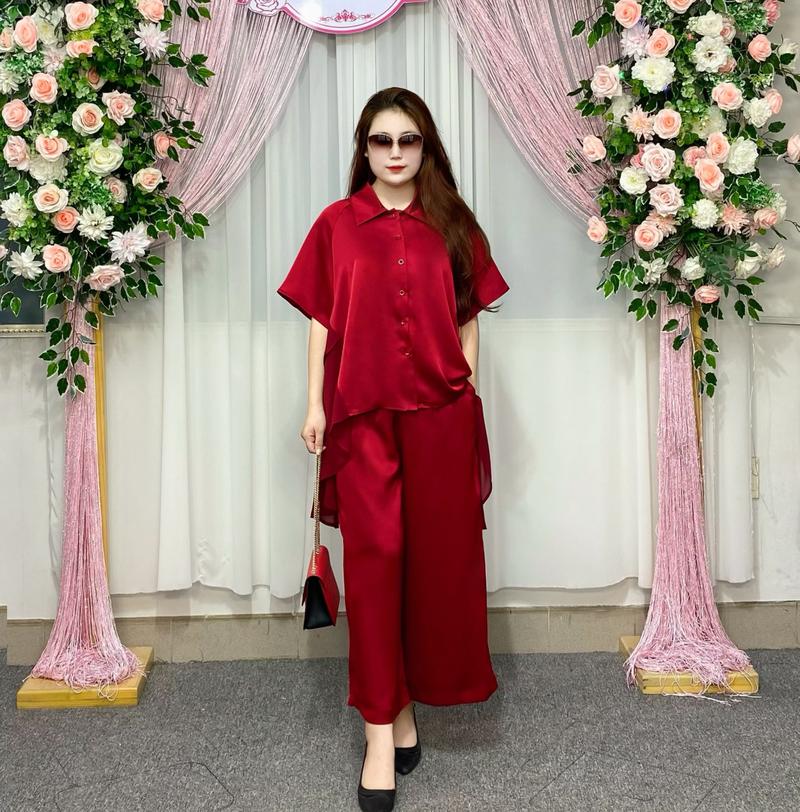 Product Introduction of Bộ Đồ Nữ Kiểu 300086 Miss Hiền Tay Ngắn Chất Liệu Lụa cao cấp thanh lịch, sang trọng!  Top Áo 22