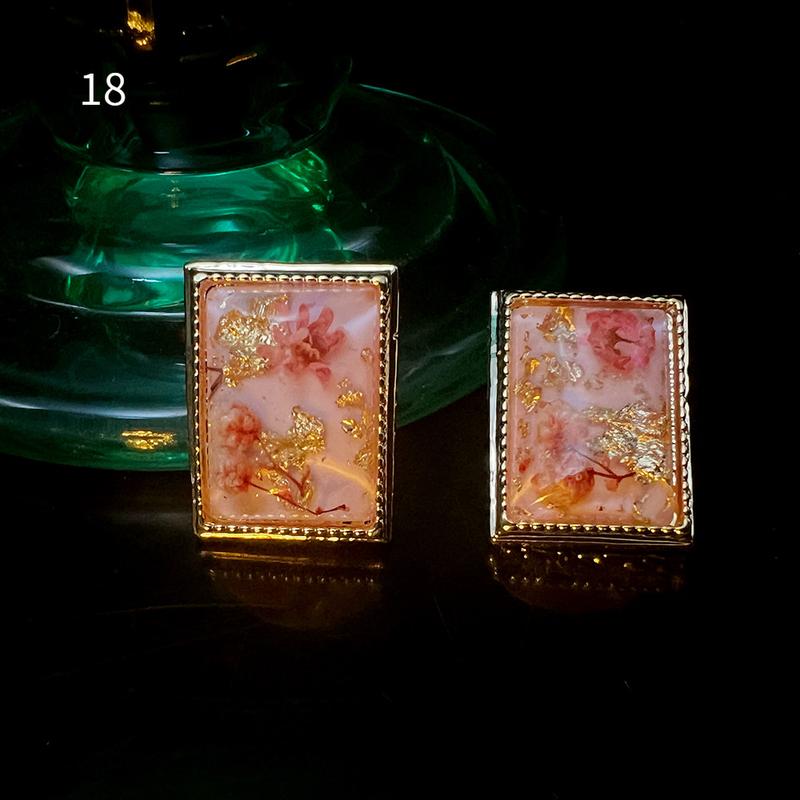 Product Introduction of 3 Pairs of French Ancient Amber Dried Flower Hot-Sale Earrings Combination Link Original Niche Gold Plated S925 High-Grade Earrings 22