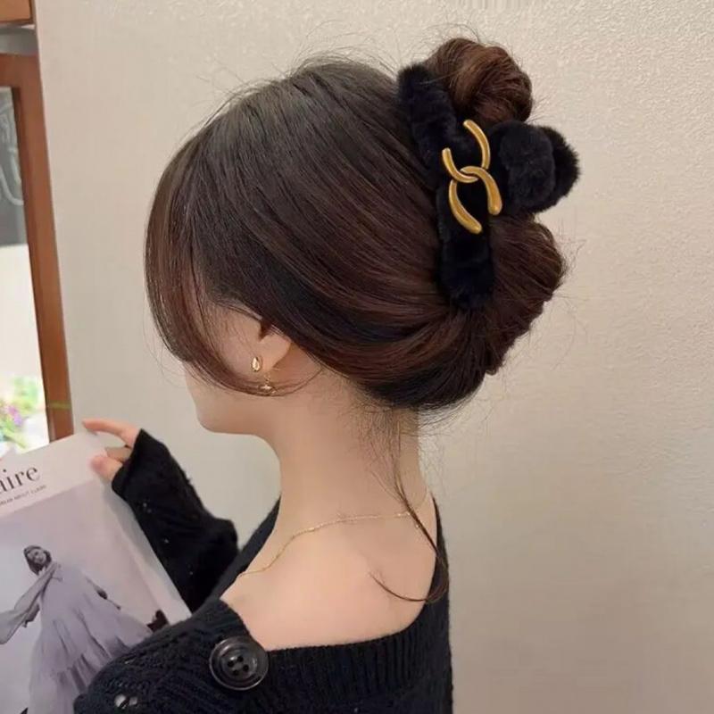Product Introduction of Autumn and Winter Plush Grip Oversized Barrettes Temperament Back Head Ponytail and Updo Shark Clip Barrettes Winter Furry 0