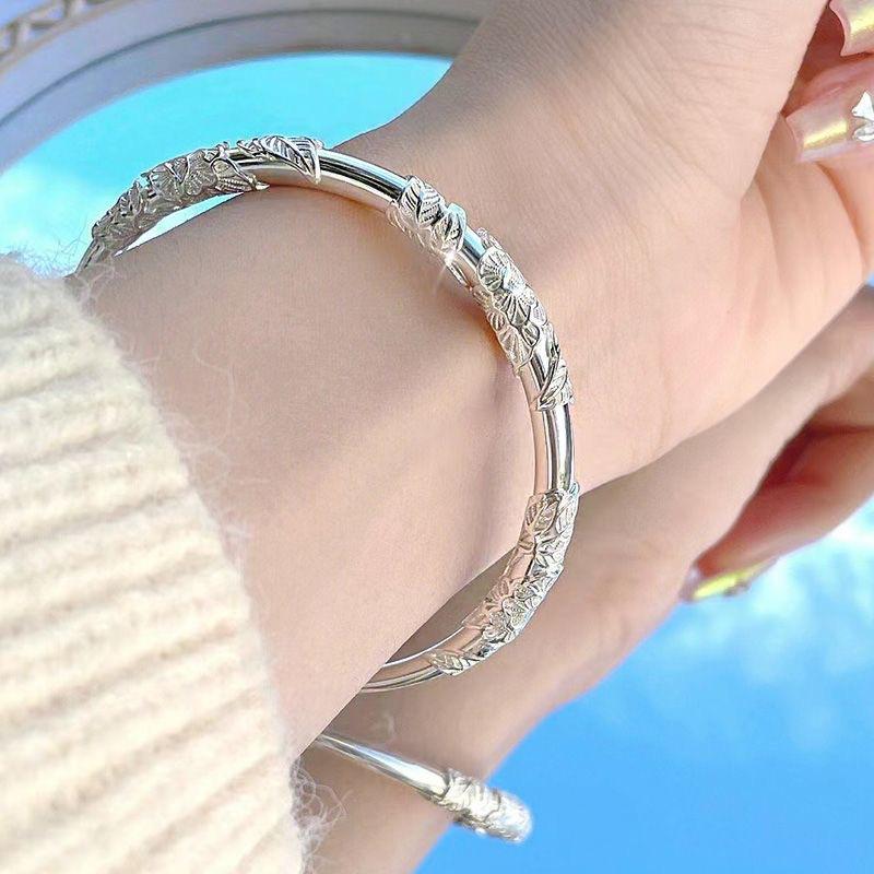 Product Introduction of Full of Flowers Silver Bracelet Solid Silk Bird Feather Push Pull Bracelet High-grade Light Luxury Fashion Does Not Fade To Send Girlfriend Valentine's Day Gift 3