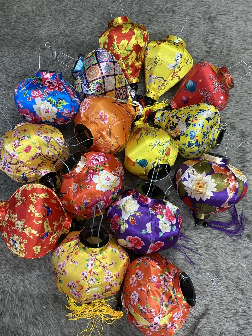 Đèn lồng - size 20cm - chất liệu vải phi hoa in 3D - nhiều họa tiết - treo trong nhà - ngoài trời...