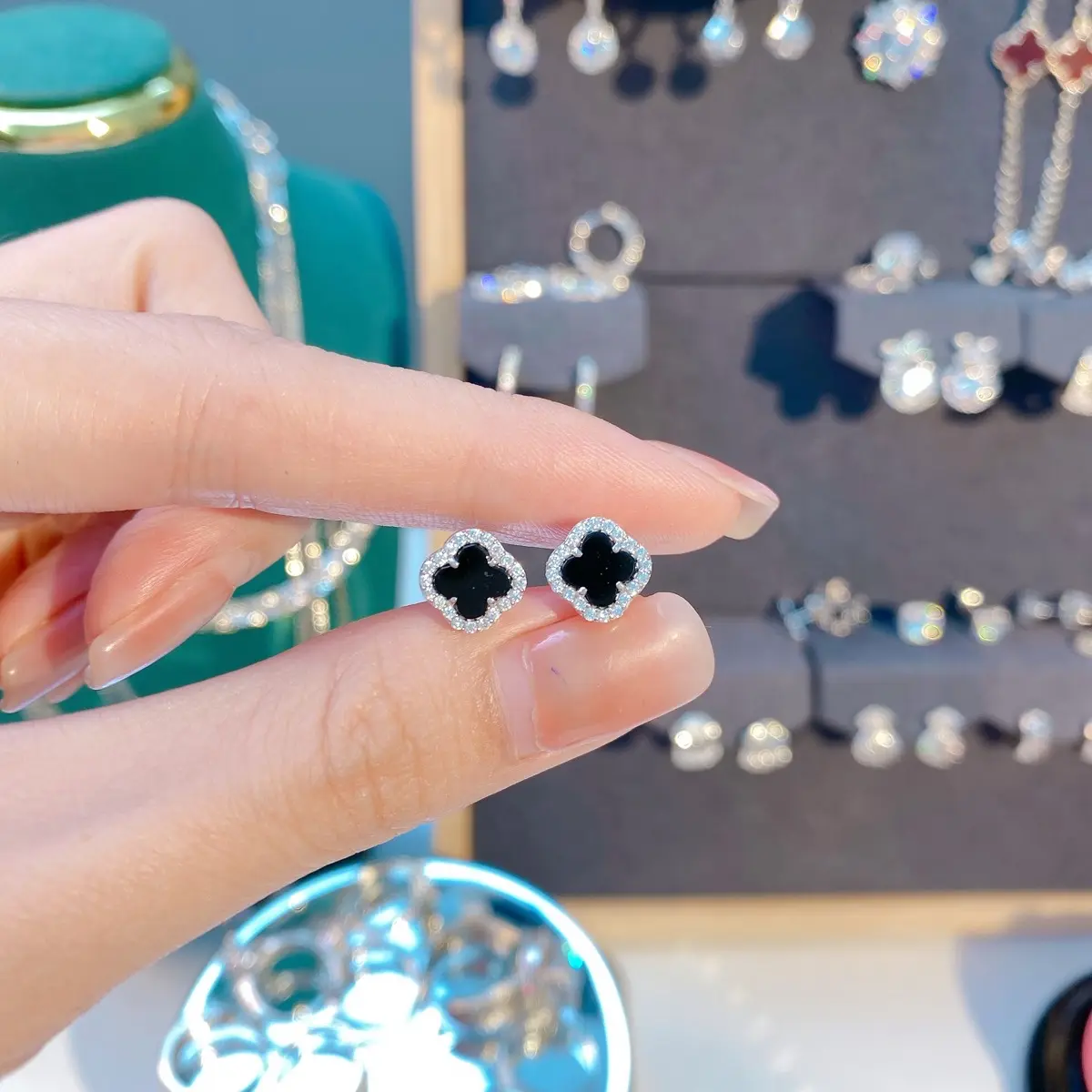 Bông hiệu đen 6ly viền tấm khoá đẩy xi kim