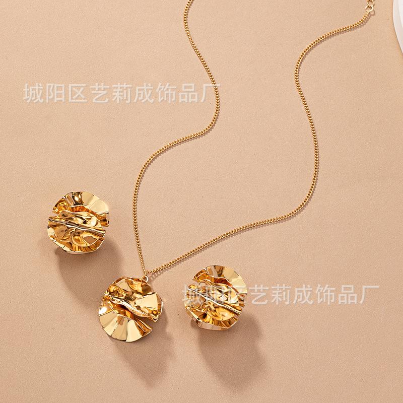 Product Introduction of Cross-Border Hot-Selling New Jewelry Set Earrings Necklace Flower Retro Fashion Party Daily Versatile Wear 5