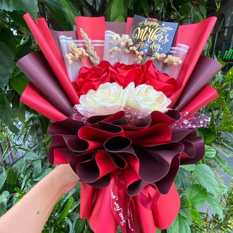 5pcs satin roses bouquet (FREE MSG CARD/TOPPER) - TikTok Shop Philippines