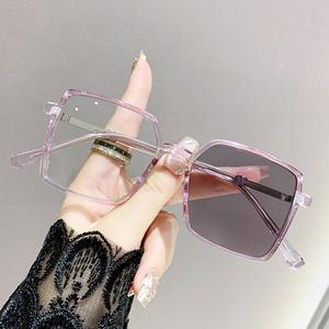 กระจกแบน แฟชั่น ดีไซน์ผีเสื้อสเตอริโอ เบา รสชาติ เปลี่ยนสีได้ กรอบสี่เหลี่ยม สีฟ้า ป้องกันแสง เหมาะสำหรับผู้หญิง บุคลิกภาพ นักเรียน สายตาสั้น