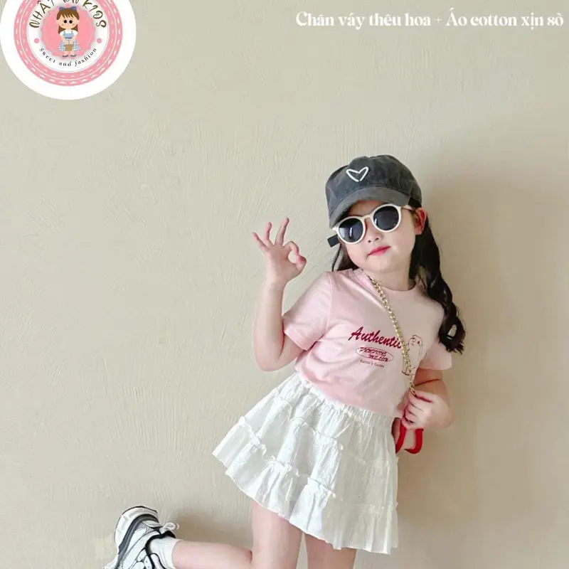 Đang về ạ Xinh yêu quá chừng ạ - sét chân váy thêu trắng xịn sò ( có quần bảo hộ ) - thêu hoa tinh tế  Kết hợp hoàn hảo áo cotton hồng thỏ ngọt ngào Sét này hot lắm luôn - trong sáng nhẹ nhàng Chất liệu nhà em sử dụng siêu đẹp - mềm mát - xịn mịn 0