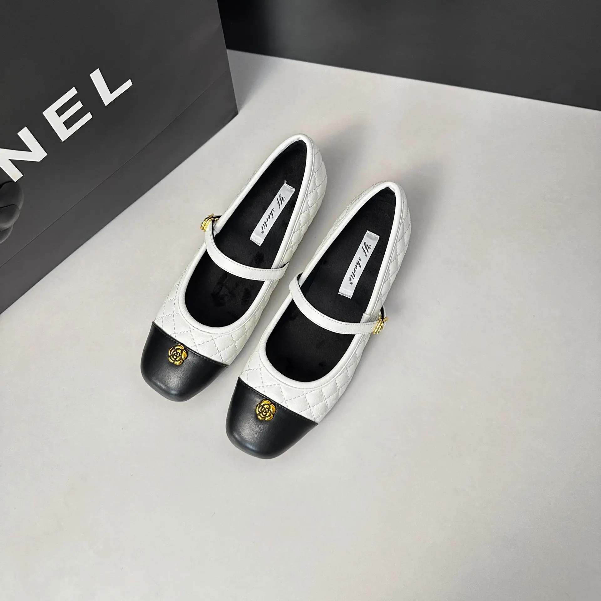 Women's square-toe Mary Jane flats with a camellia diamond pattern