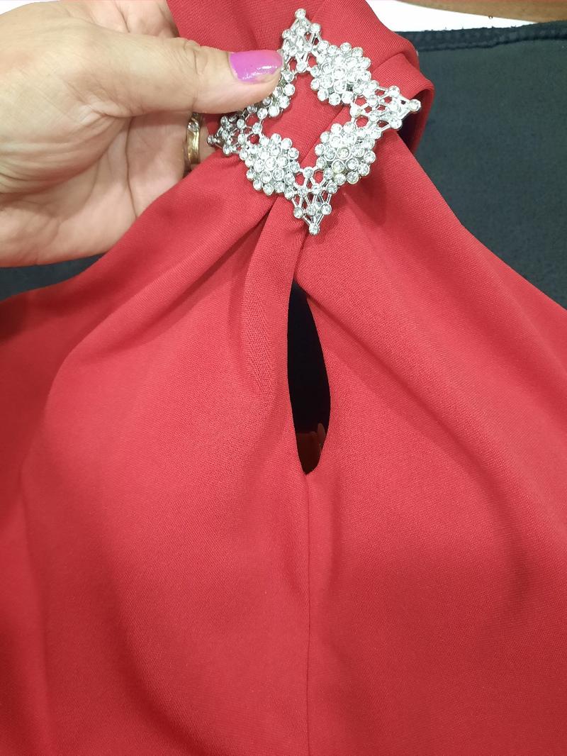 Product Introduction of Bộ jumpsuit đỏ đô phối khóa kim loại dây cài nút cổ ống suông dài chấm đất Nữ Women jum  chéo 5