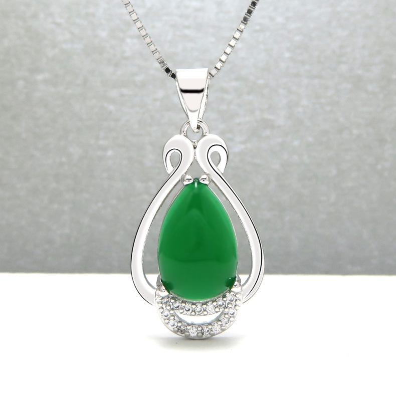 Product Introduction of Vintage Inlaid Chalcedony Necklace Women's Anti-Malay Jade Pendant South Korea Water Drop Clavicle Chain Love Emerald Ornament 24