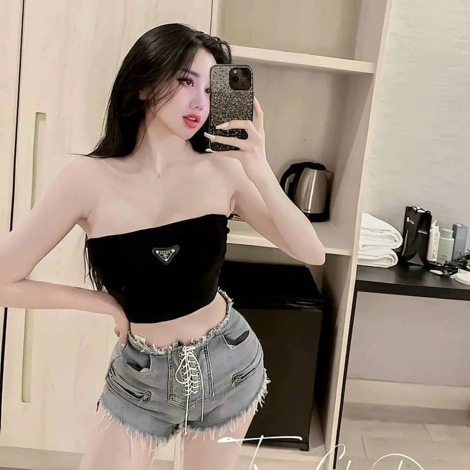 Áo cúp ngực lo go cotton đen đen Nữ