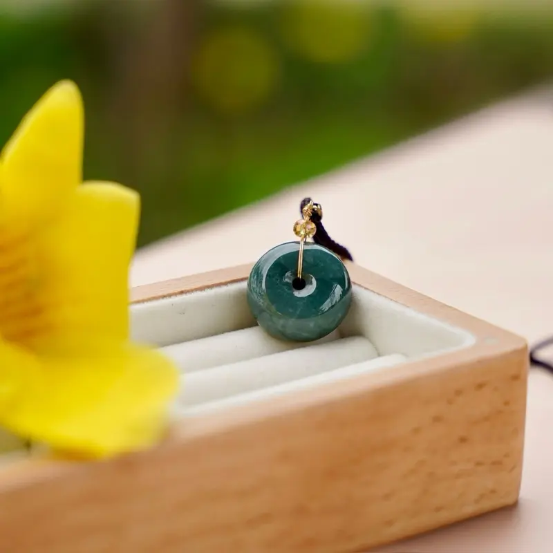 Mặt dây chuyền đồng điếu ngọc phỉ thuý (Gua)