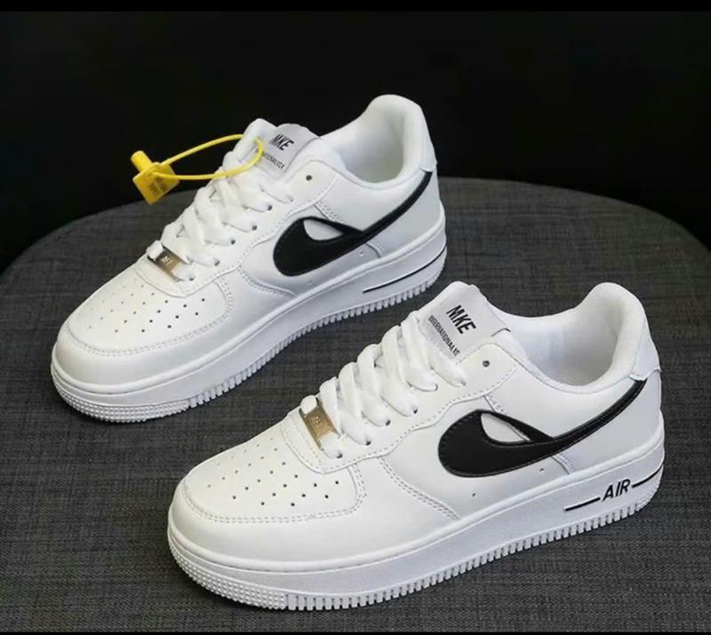 Giày thể thao nam nữ trắng vệt Đen Đế cao dáng chuẩn ôm chân hotrend 2025. Sneaker Shoes