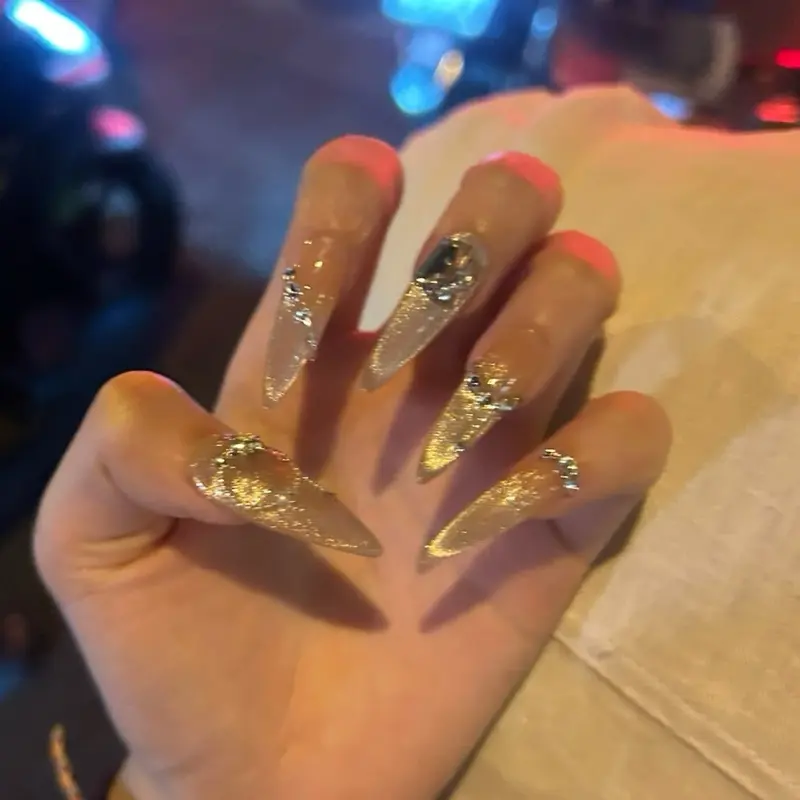 N13. Nailbox thiết kế mắt mèo đính đá khối siêu sáng, màu thạch nude siêu sáng da. Phù hợp cho mọi loại da