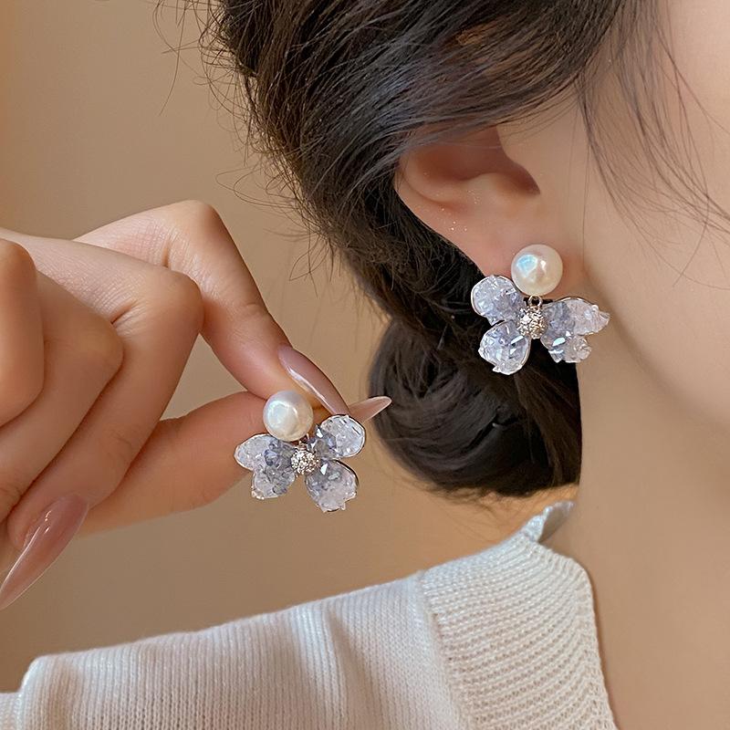 Product Introduction of Gradient Crystal Flower Earrings for Women - French Chic & Versatile Design, Lightweight & Elegant, Perfect Gift for Thai Festivals, Ideal for Fashion-Forward Women 8