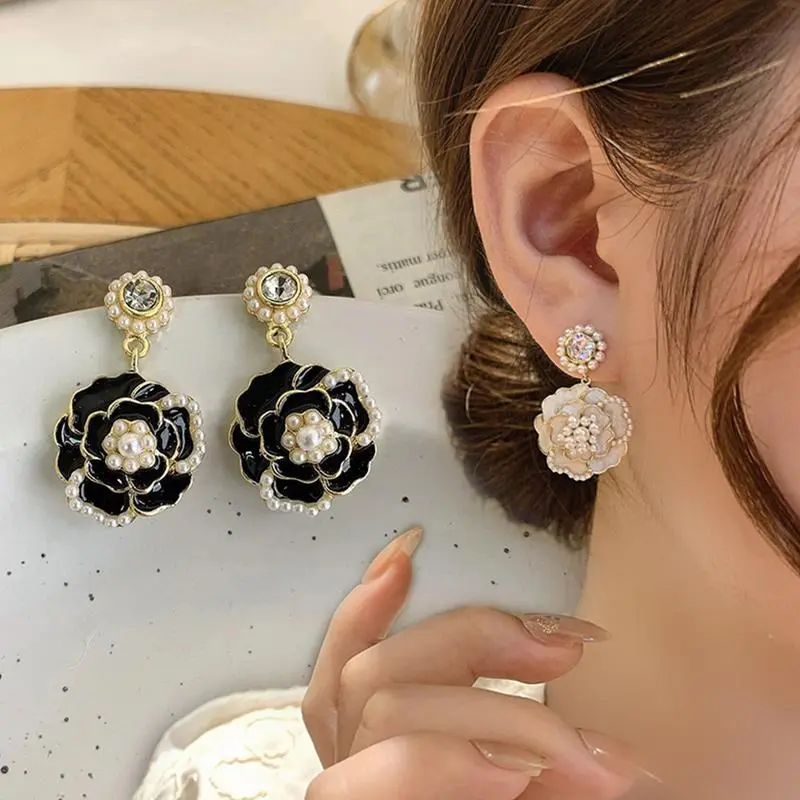 Anting Wanita Korea Dewasa Model Bunga Mawar Elegant Earrings Imitasi Aksesoris Perhiasan Giwang  Ant125