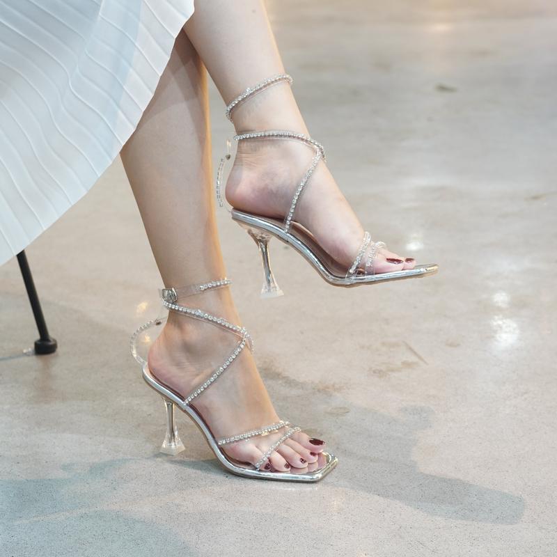 [HÀNG FULLBOX] Giày sandal cao gót nữ dây chiến binh đá lấp lánh gót trong suốt cao 9p, giày cao gót nữ 2 quai đính đá quai hậu mica trong suốt êm chân đế  Cao Su, giày chiến binh nữ gắn đá sang trọng đi tiệc, DéP  Quai Chéo  đi cưới cá tính m86