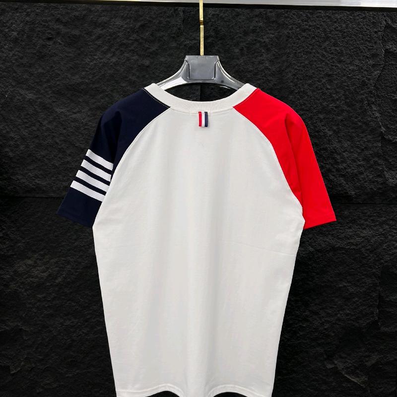 Áo phông  phối  4 vạch sọc vai đỏ xanh, xám cotton co giãn Menswear  Cổ Tròn MS 08