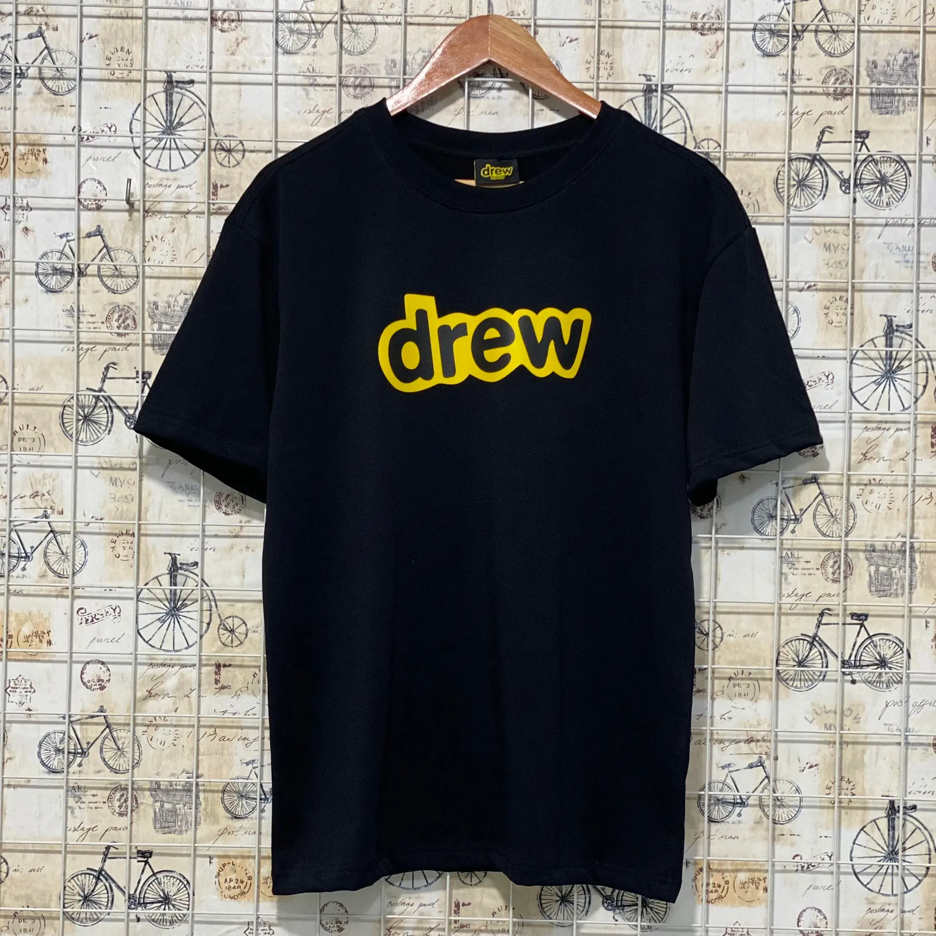 Áo D.r.e.w Chữ Phong Cách Đơn giản Uniex Nam Nữ <<250gsm>> dày dặn Top Thun Cổ Tròn Menswear Cotton Đen Kem Dệt aothuncuc  chat