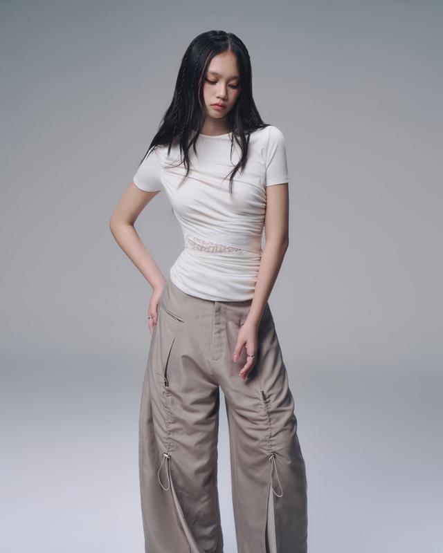 Áo thun ôm nhún phối ren Trắng Bunny Hill