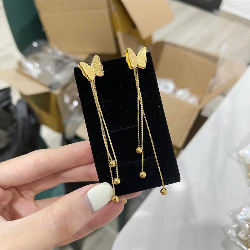 Khuyên tai titan hồ điệp đeo được 2 kiểu