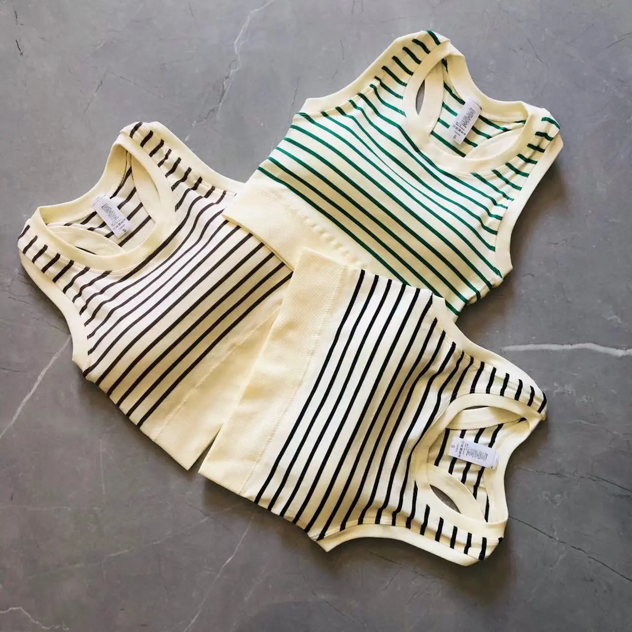 Áo Ngực Thể Thao, Đệm Ngực Tích Hợp Cố Định Kiểu Vest Cho Nữ, Không Tay, Thích Hợp Tập Yoga, Thể Dục, Thể Thao, Sọc, Thoáng Khí, Thấm Hút Mồ Hôi, Có Thể Mặc Ngoài Trời áo  tập  mút  đúc áo  bra  tập  aerobic áo  cố  định  vòng  1  khi  tập  thể  dục