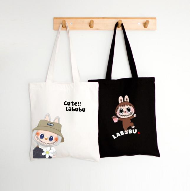 Túi Tote Vải Mẫu Mới Của Nhật Bản Túi Xách Đeo Vai Có Sức Chứa Lớn Cho Nữ Đi Học Đi Chơi Dễ Phối Đồ Túi Đeo Vai Vải Canvas Có Khóa kéo Miệng In Hình Labubu Canvas Chữ Nhật Bag Hình Chữ Nhật Hoa