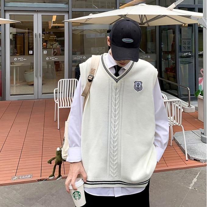 Áo gile len nam nữ bigsize ulzzang hàn quốc Áo gile len nam nữ unisex form rộng Basic len nam nữ đẹp oversize thêu huy hiệu học sinh đi học công sở cổ V kẻ sọc Menswear Thun 5
