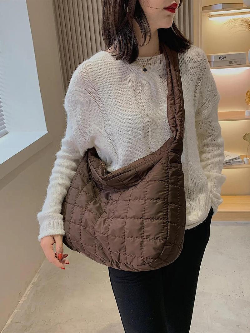 Product Introduction of Women's Solid Quilted Zip Shoulder Bag As Gift, Large Capacity Puffer Shoulder Bag, Minimalist Versatile Crossbody Bag for Daily Use 23