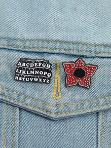 Set de 2 Pins de Esmalte de la Serie de Terror Ci-Fi, Broche de Planta Carnívora y Accesorio para Mochila, Regalos Casuales y Estilosos