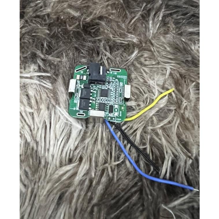 Vỏ mạch pin 4 cell China16.8V Li-ion trụ, giắc sạc DC 2