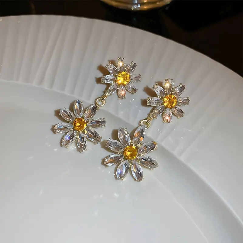 A Pair Of Sparkling Flower Earrings, Fashionable And Exquisite, Suitable For Wearing Earrings On Dates. High Quality Women'S Jewelry, Women'S Earrings 2