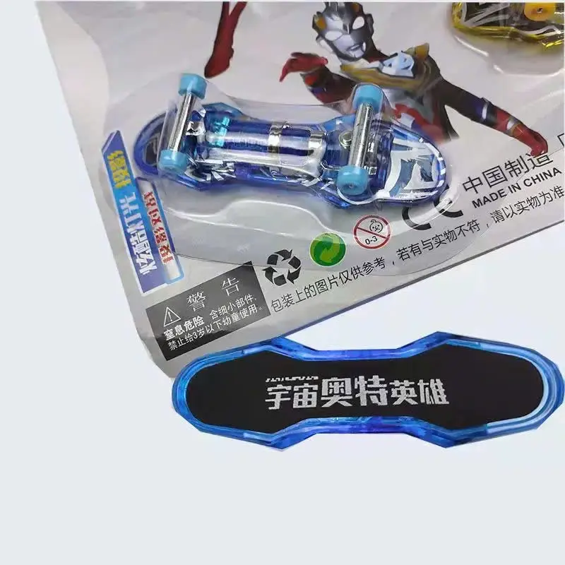 Bộ ván trượt mini Ultraman - Trò chơi ngón tay siêu ngầu cho bé sáng tạo 1