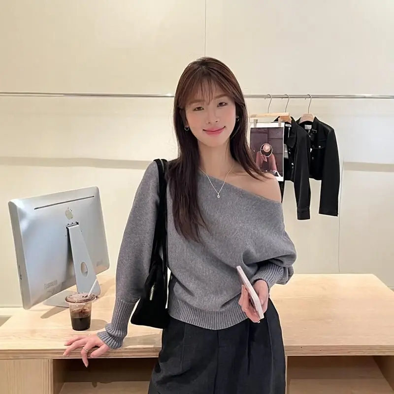 Áo Len Tay Phồng Trễ Vai, Phong Cách Sang Trọng Hàn Quốc, Đơn Giản Và Thanh Lịch, Dễ Phối Đồ, Mỏng Vừa Vặn, Áo Vai / Vai, Thiết Kế Nhẹ Nhàng