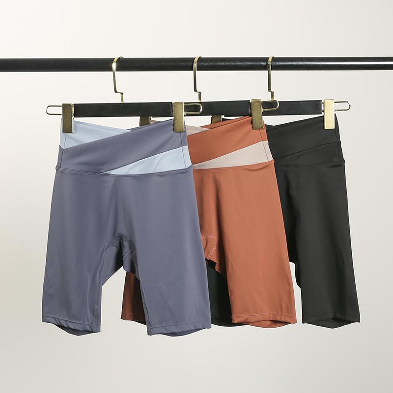 Product Introduction of Bộ đồ Tập Gym, Tập Thể Dục dành cho nữ S049. Set đồ 2 món gồm áo croptop có sẵn mút đệm và quần dài mặc tôn dáng. 11
