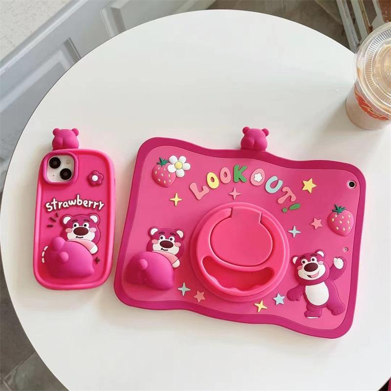 Product Introduction of Ốp Bảo Vệ Silicon, Disney Lotso Dễ Thương, Giá Chân Đế Xoay 360, Tương Thích Với iPad Pro11 2020 / 2021 / 2022, Air5, Air4, 10.9, 10th, 9th, 7th, Gen 10.2, 10.5, 9.7, 2017 / 2018, Mini6, 5, 4, 3, 2, 1, Vỏ Bảo Vệ 7