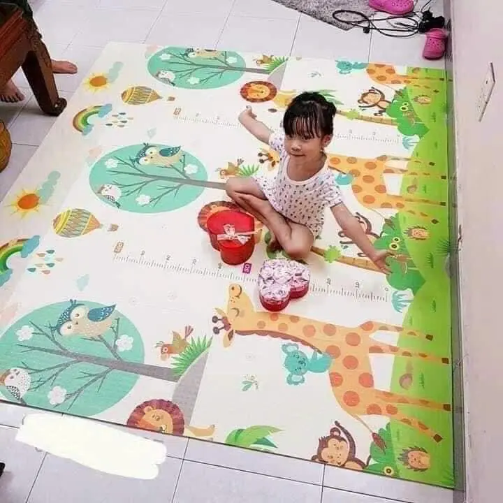 Thảm xốp gấp gọn- lót sàn 2 mặt (1m8*2m)cho bé tập bò chống ngã chống thấm( Shop gửi hình ngẫu nhiên)