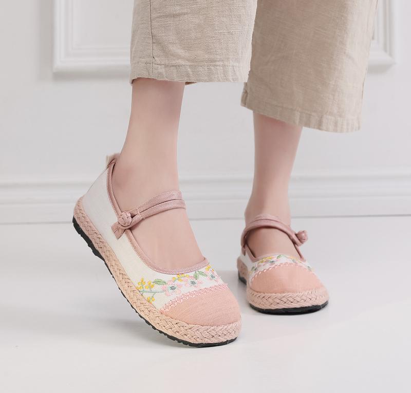 Product Introduction of 2025 Summer New Beijing Traditional Embroidered Shoes Women's Embroidered Linen Cloth Shoes Ethnic Style Shallow Mouth Embroidered Shoes 9