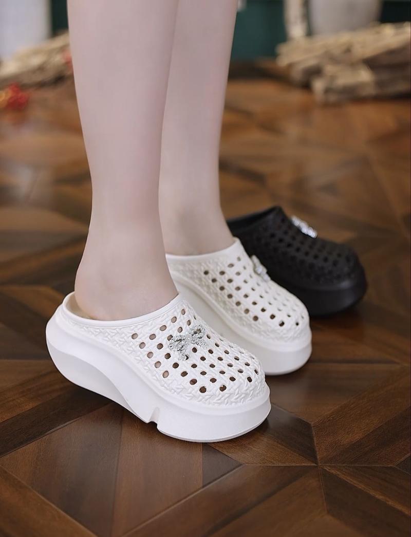 Product Introduction of Giày Tăng Chiều Cao, Bán Chạy Cho Mùa Lò Xo Và Mùa Hè, Đế Dày 7Cm, Siêu Nhẹ, Thoải Mái Khi Bước, Thời Trang, Thiết Kế Dễ Phối Đồ, Guốc, Phong Cách, Giày Tăng Chiều Cao dép  bùi  trà，Tăng thêm 7cm dép  chữ  h 16