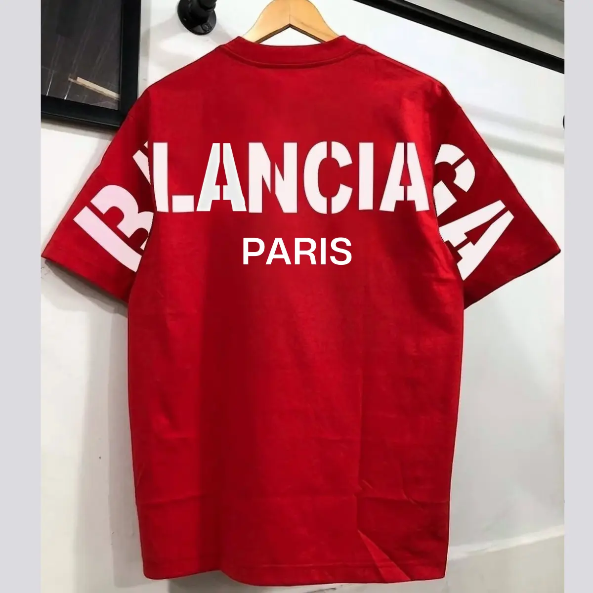 Áo Balanciaca Cotton 2 Chiều Bo Cổ Hình In Siêu Nét From Rộng Cổ Tròn Phong Cách Boy Phố 2025