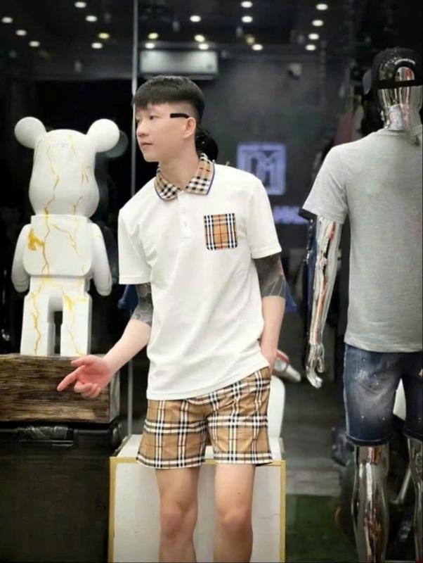  Áo Thun Nam Nữ Cổ Trụ  Cổ Tròn Phối Bo Viền Cổ Caro Vàng Phong Cách BÚPP,BE,DÌi Boy Phố  Chất Vải Cotton Co Dãn Bốn Chiều Thoáng Mát . 